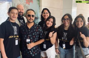 Humberto Busto Instagram - En las fotos se nota la felicidad de estrenar película en el @ficg y el intercambio humano tan bello que esto genera.
@martinezthefilm 
Gracias por tan buena compañía durante estos días @lorepadillab @franciscoreyesmor @marthaclaudia @caloumafilms @industriaficg
