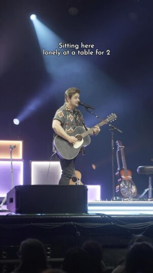 Hunter Hayes Instagram - Be Honest, how ready would you be for the request portion of the show? // 🎥: @matthewalecgold #hunterhayes #jasonmraz