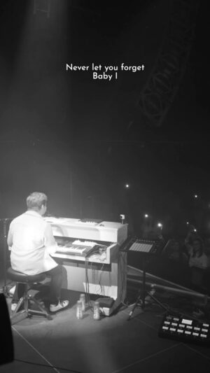 Hunter Hayes Instagram - Adding this moment to the gratitude list… // 🎥: @matthewalecgold #hunterhayes #wanted #livemusic