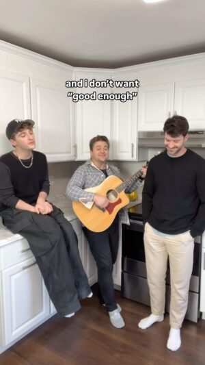 Hunter Hayes Instagram - when the harmonies come in 😭 i can’t believe this song is almost 13 years old! one of the best 🤍 @anthonygargiula @hunterhayes #singing #hunterhayes #iwantcrazy