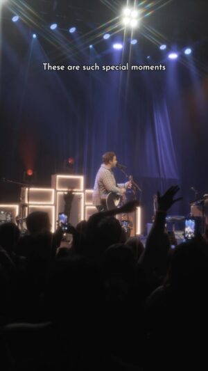 Hunter Hayes Instagram - My new favorite part of the show // 🎥: @matthewalecgold #livemusic #hunterhayes #somebodysheartbreak