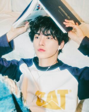 Hur Hyun-jun Instagram - I’m falling harder every time but I don‘t mind

#backseat