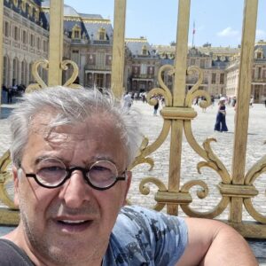 Hüseyin Avni Danyal Instagram - Kısa bir Paris molası. #paris #france #tatil #aile