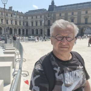 Hüseyin Avni Danyal Instagram - Kısa bir Paris molası. #paris #france #tatil #aile