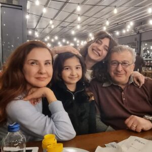 Hüseyin Avni Danyal Instagram - #11ekimdünyakızçocuklarıgünü
2 kuzumu şöyle koyayım. İyi ki varlar @elifdanyal @ozgenkdanyal
