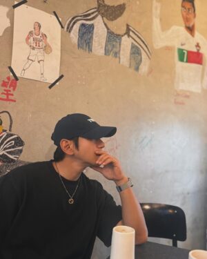 Hwang Chi-yeul Instagram - 클럽가기전 #헬스클럽 #어린이날🩷 #하체