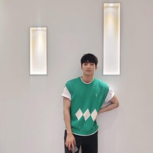 Hwang Hee Instagram - 🧏🏾‍♂️📸