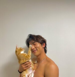 Hwang Hee Instagram - 안녕하세요 사랑하는사람들  저는 🏋🏾🏋🏾🏋🏾🏋🏾🏋🏾🏋🏾🏋🏾🏋🏾📚📚📚📚📚📚📚📚📚🧹🧹🧹🧹🧹🧹🧹🧹🧹🍻🍻🍻🍻🍻🍻🍻🍻🍻 이렇게 지내고 있습니다. 내년에 엄청 재미있는거 만들어서 갈께요. 🙋🏾‍♂️