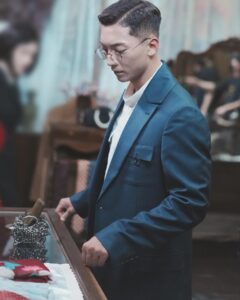 Hwang Hee Most Liked Photos and Posts