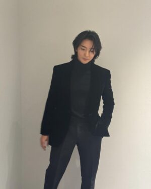Hwang Hee Instagram - 우리 내년에도 화이팅합시다 사랑한다!!! 🤛🏾🤛🏾🤛🏾❤️