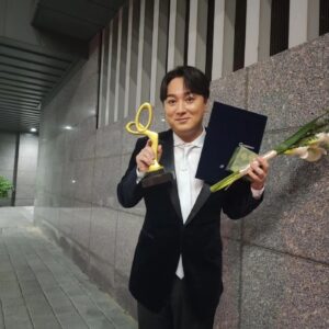 Hwang Je-sung Instagram - 감사합니다^^!! 
많이 부족한데 상까지 주시고 ㅜㅜ 
열심히 달리겠습니다!!!

#대중문화예술상
이제나도
#국가인증코미디언