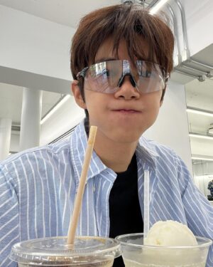 Hwang Kwang-hee Instagram - 더운날씨에 정말 많이 걸었다 😎