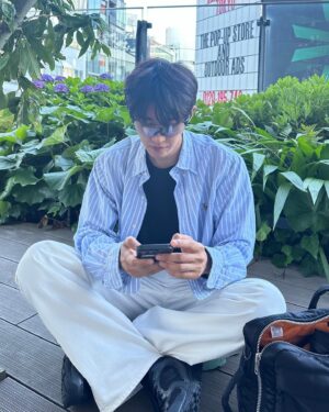 Hwang Kwang-hee Instagram - 더운날씨에 정말 많이 걸었다 😎