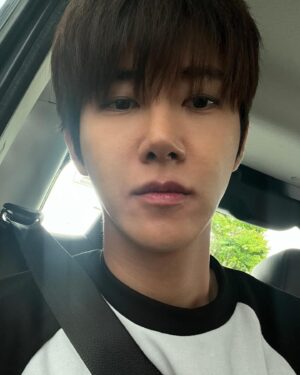 Hwang Kwang-hee Instagram - 솔직히 잘생이네 오늘😈