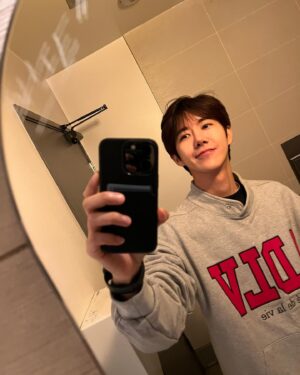 Hwang Kwang-hee Instagram - 오늘 저메츄는 피자 🍕