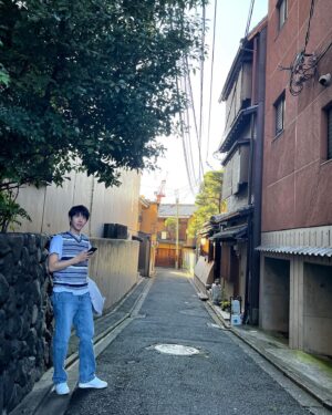Hwang Kwang-hee Instagram - 좋은 날씨 , 많이 걸었어 🍵🌿