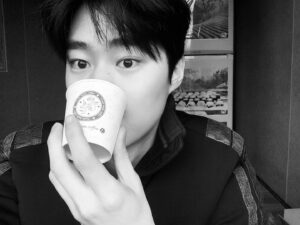 Hyun Woo-seok Instagram - ☕️🌧️☔️
