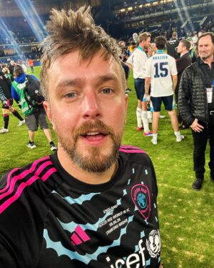 Iain Stirling Instagram - Well that just happened. What a night. Raising money for the amazing folk @socceraid for @unicef_uk. Helping the children that need it most. 

You can still donate now so please give what you can. And if you can’t donate for whatever reason thanks so much for watching along. Love x

#socceraid