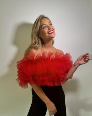 Iain Stirling Instagram - The best Mum ✅
The best Wife ✅
A birthday that’s easy to remember ✅

May the forth be with you @thewhitmore ❤️

Swipe to the end for the greatest lip syncing of all time!