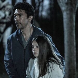 Ian Anthony Dale Instagram - So incredibly grateful to have been a part of this series. Thank you @angelakkang @scottmgimple @gnicotero and @amc_tv . The #TWD doctor curse has officially been broken. 

@amcthewalkingdead 
#thewalkingdead
#wearetheliving