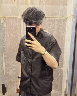 Ian Chan Instagram - -
四連拍
 
I feel like wearing 地球上的最後一朵花 today😀