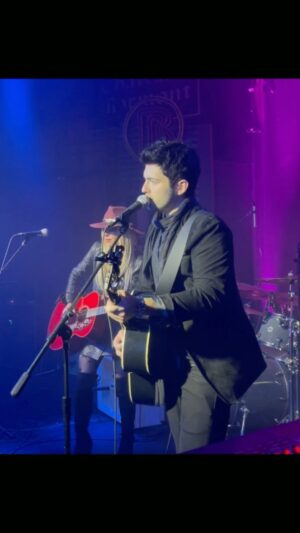 Ian Nelson Instagram - Acoustic duet with Orianthi of “When Doves Cry” by Prince

I was in Heaven playing with @iamorianthi. She put on an amazing show. Such an honor I got to open for her and join her back on stage to cover my favorite Prince song :))

🎥 @ptrix23 

#foryou #prince #whendovescry #orianthi @prince #gibson