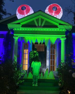 Ian Ziering Instagram - Boy do I love Halloween! More than any other holiday it’s my favorite! And now it’s even better that I have kids to share it with!