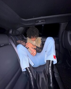 Iann Dior Instagram - dancing with the ghost of me 💙🩵