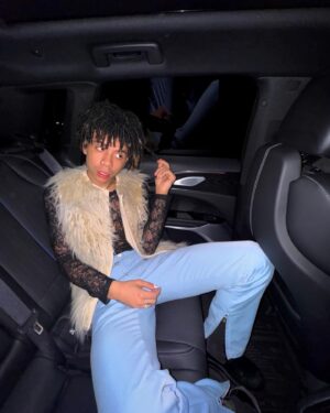 Iann Dior Instagram - dancing with the ghost of me 💙🩵