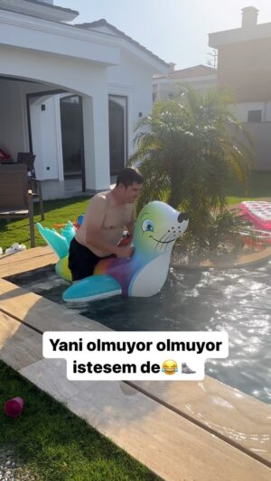 İbrahim Büyükak Instagram - Yani olmuyor olmuyor istesem de😂