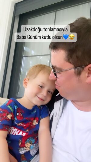 İbrahim Büyükak Instagram - Uzakdoğu tonlamasıyla Baba Günüm kutlu olsun💙😂