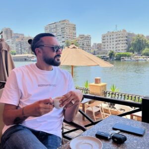 Ibrahim Saeed Instagram - اللي زعلان مني 
يجي 
يتأسف ،
😎
#lifestyle #lifequotes #quotes #soccerlife#soccerplayer #soccergame #soccerskills #qoutes#fashionstyle #fashionstyle #davidbeckham #newpost #reelsinstagram #reelsvideo #ibrahimovic #instagram #newpost #this_is_egypt #egypt #cairoegypt #egypt_cairo