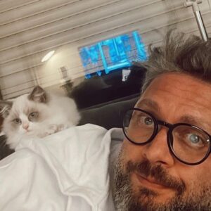 İbrahim Selim Instagram - Belgesel izliyo, entelektüel bi hanım…