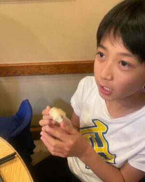 Ichikawa Ebizo XI Instagram - *
To be short,
this means having…

yakitori (skewered chicken) consecutively again today‼️✨

Hilarious…

つまり、
連日の、、

焼き鳥‼️✨

うける、、

#市川團十郎白猿 #市川海老蔵 #海老蔵 
#市川新之助 #成田屋 #歌舞伎 #成長記録 #子育てぐらむ #子供のいる暮らし #子どものいる暮らし #子育て日記 #三千世界 #children #childphotography #daughter #son #ABKAI #ABMORI #ebizoichikawa #ebizo #kabuki #thunderparty #theater #theaterarts #actor #japan #classic