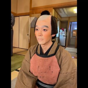 Ichikawa Somegorō VIII Instagram - 壽 初春大歌舞伎
「狐狸狐狸ばなし」雇人又市
「鶴亀」従者
「息子」捕吏
2024年もよろしくお願い致します。

#市川染五郎
#SomegoroIchikawa
#歌舞伎座
#壽初春大歌舞伎
#狐狸狐狸ばなし
#鶴亀
#息子