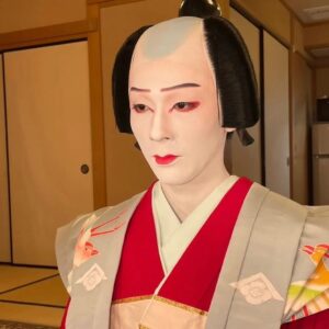 Ichikawa Somegorō VIII Instagram - 吉例顔見世大歌舞伎
「春調娘七種」曽我十郎

#市川染五郎
#SomegoroIchikawa
#吉例顔見世大歌舞伎
#歌舞伎座
#春調娘七種