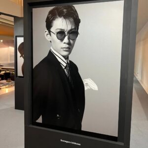 Ichikawa Somegorō VIII Instagram - アイヴァン設立50周年記念写真集発売を記念し、写真展「50,50 FIFTY GENTLEMEN OF EYEVAN」が東京・青山スパイラルガーデン1Fにて開催中。(10/5〜11まで）

#市川染五郎
#SomegoroIchikawa
#操上和美
#EYEVAN
#アイヴァン
#スパイラルガーデン