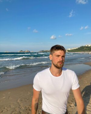 İdris Nebi Taşkan Instagram - Düşünce düşman....