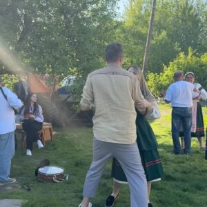 Ievgen Klopotenko Instagram - Вінниччина — це каша зозуля із маком, підливка зі смаженого гороху, паска на пряженому молоці і краса навколо. Але найперше — наші люди, які це все пронесли в собі і поділилися зі мною. Цьом.