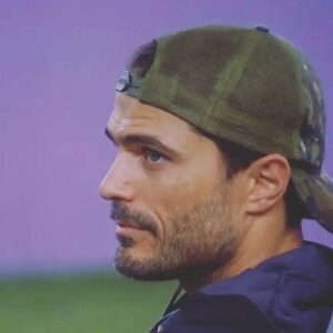 Ignacio Casano Instagram - Con solo mantener la mirada puesta en uno, en lo que uno cree, en lo que uno siente, en lo que uno sabe. Abierto al amor que llega de tanta gente, y dejando pasar el odio, que es sólo de personas  que se odian a sí mismas. Porque las cosas buenas llegan, si nos educamos para esperar con fe y amor a que así sea.
Gracias por tanto afecto, amor, y mensajes bonitos. Gracias por hacerme tan fuerte con vuestro amor.
#gracias #amor #love