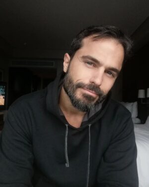 Ignacio Casano Instagram - Estar contento con uno mismo es estar agradecido con la vida
#photo #photooftheday #black #behappy