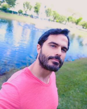 Ignacio Casano Instagram - Siempre con la cabeza en alto, cometiendo errores, fallando, acertando o en extremo éxito, siempre con la cabeza en alto, si dimos lo mejor de nosotros y no tuvimos la intensión de lastimar a nadie. Así de fácil o de difícil se construye una vida con propósito.