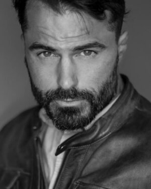 Ignacio Casano Instagram - Antes de escuchar una crítica de alguien, mira a esa persona a los ojos y pregúntate si te gustaría la vida que tiene esa persona.
El consejo o critica puede ser válido, pero ¿de verdad vale la pena ponernos mal por lo que dice alguien cuyo estilo de vida no queremos?
Y si esa persona te critica desde la cobardía del anonimato, pues la única respuesta válida es el silencio.
#tb #blackandwhite #photo