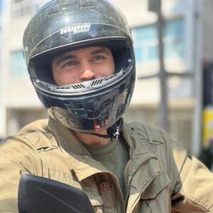 Ignacio Casano Instagram - Hoy es un día importante para mi, es un día en el que cumplo un nuevo sueño. En el que alcanzo una nueva meta. Un día que me da orgullo decir que no lo hice solo. Que tengo muchas personas a las cuales agradecerles por ser mis ángeles guardianes en esta vida.
Hoy también es un día en el que quiero agradecerles a tantos de ustedes por tanto amor, por tanto apoyo, por tanta fe.

Hoy me subo al escenario a darle vida a un personaje que nació en mi mente y hoy se los entrego con humildad para que lo disfruten.

#love #gracias #teatro