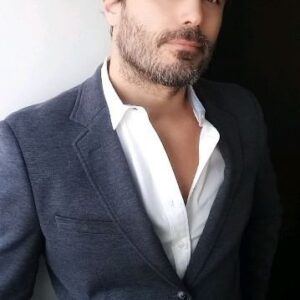Ignacio Casano Instagram - Los días se van pintando con la genialidad que tú te permitas desplegar. Tantas veces le damos tanto poder a personas que bien nos haría tener lejos de nuestras vidas. Retoma el poder de hacer de tu día lo que desees de él. No sabemos que nos espera al final del arcoiris.