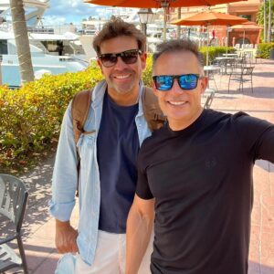 Ignacio Gutiérrez Instagram - Nuevos desafíos !!! 
 
Hoy el mejor doctor del mundo mundial comienza un nuevo desafío que lo tiene a él y a todos en esta casa  mucho más que felices. 
Trabajó intensamente  para que llegara el  día y desde ahora  comienza a trabajar exclusivamente en @clinicameds . 
Quiero decirles a sus miles de pacientes , que para él son todas muy importantes. Conoce sus nombres y contesta sus mails. Se alegra cuando logran avanzar luego de sus cirugías y tratamientos . 
Que gran honor tener a su @dr.macaya.ginecologo como médico tratante. 
Sigue disfrutando el hacer esa médica de excelencia que todos merecen.
Clínica @clinicameds, que gran premio.