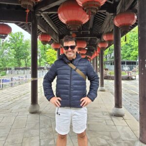 Ignacio Gutiérrez Instagram - Hoy es mi cumpleaños. Me quiero detener para agradecer a la vida por haberme mandado una mezcla imperfecta de personas que me convierten en el más.feliz. 
También agradezco los malos momentos porque me.  enseñaron ese camino largo y resiliente para lograr esa calma en el alma que siento hoy. 
Amo con  locura y pasión 
Trabajo con fuerza y dedicación 
Río fuerte 
Me gusta ver a la gente feliz y me encargo de ello. 
Quiero seguir cambiando el mundo. 
Siempre de la mano de mi @rod_mac, y familia . 
Feliz Cumpleaños para mi !