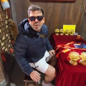 Ignacio Gutiérrez Instagram - Este lugar es el Templo de la Abundancia. Desde acá, a todos quiénes ven y comparten este video, les deseo prosperidad. 
Y ojo, esta palabra no sólo esta asociada a lo económico. 
Abrazo enorme desde #wuhu #china 
Amando este país 
@chery_chile