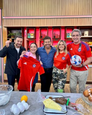 Ignacio Gutiérrez Instagram - Disfrutando de unos ricos berlines terminamos este jueves feriado en #TuDía 🤤 Gracias por su compañía 🥹 Nos vemos el viernes por partida doble para alentar a “La Roja” en su debut en la #CopaAmérica ⚽️

#tudia13 ☀️de LUNES A VIERNES desde las 8:00 horas por las pantallas de #Canal13 y www.13.cl 💻🖥️📱