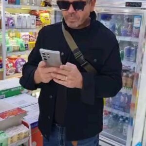 Ignacio Gutiérrez Instagram - Para los momentos complicados con el idioma, siempre puedes tener la ayuda de #galaxys24ultra #samsungchile @samsungchile 
En el taxi, minimarket o incluso le pedí a personas que me hablaran en Chino y me lo traduce a español! 
Viva la #tecnologia
#galaxyAI #galaxys24ultra #publicidad

#china #2024